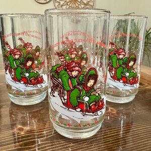Vintage Holly Hobby “Holly & Robby Sledding” Christmas Glasses Set‎ of 7